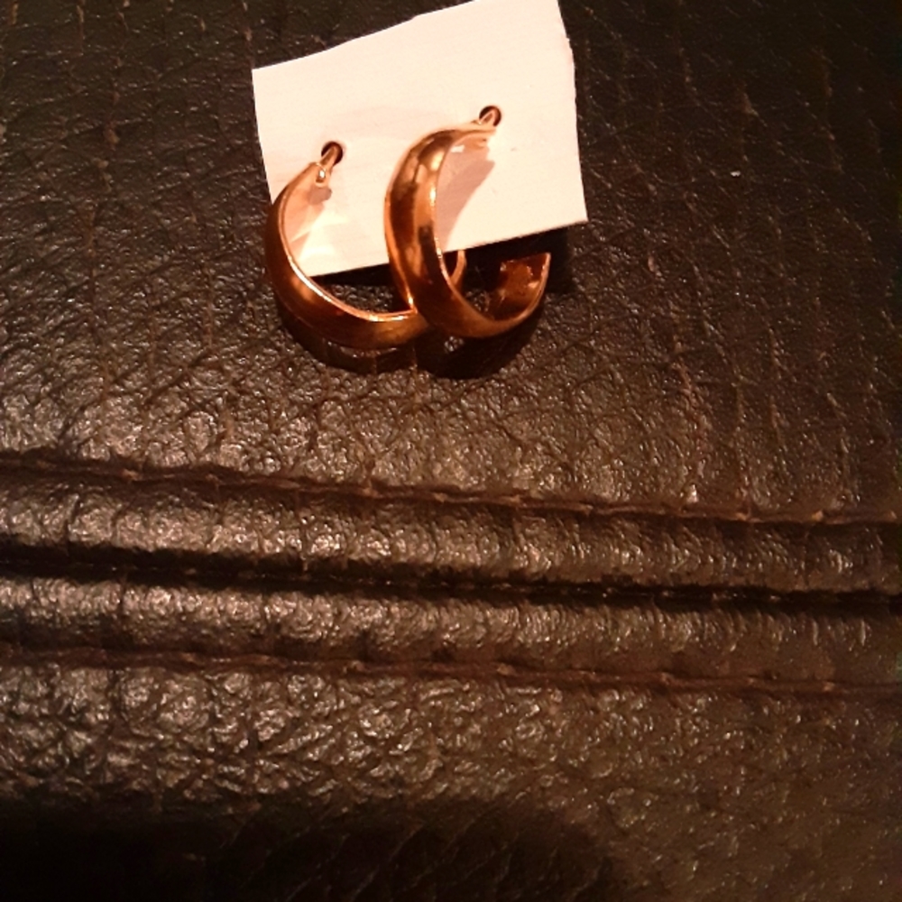 Earrings - must bundle. Gold